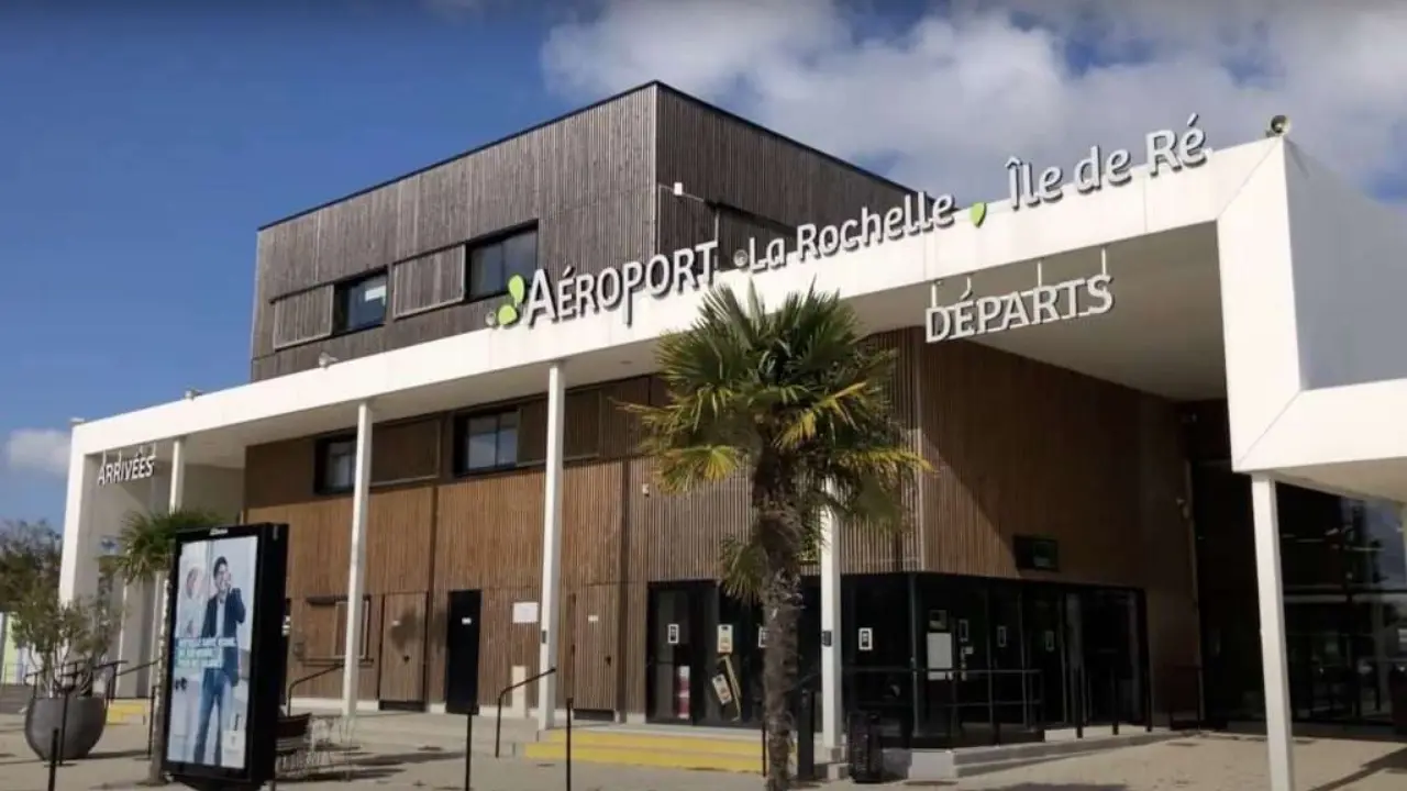 Volotea LRH Terminal – La Rochelle – Ile de Re Airport